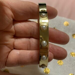 Beautiful Anne Klein Gold toned bracelet with 5 little pearls (I assume Faux)